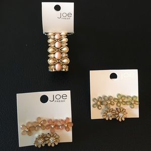 Joe Fresh -bracelet and earrings.