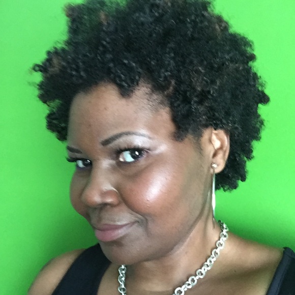 Meet your Posher, Alexia