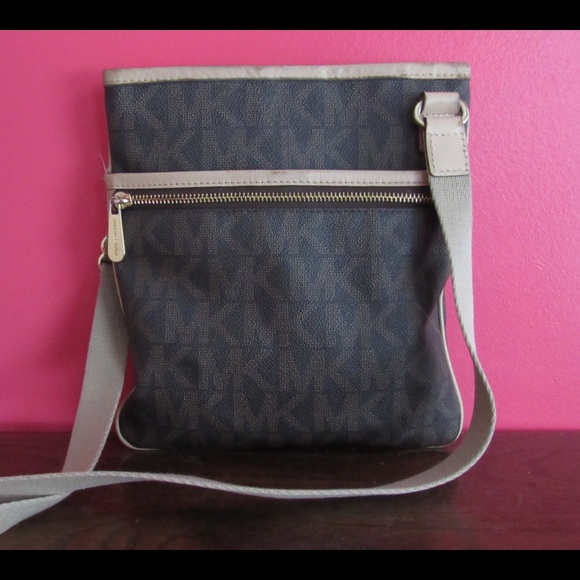 Michael Kors Signature Crossbody Purse