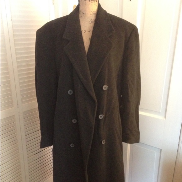 Excellent condition men coat box 3