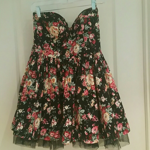 Strapless sweetheart neckline floral dress