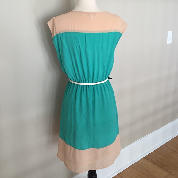 Fun dress - Picture 2 of 4