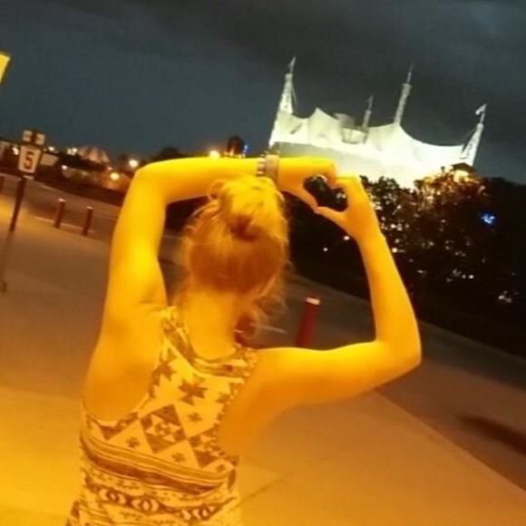 Meet your Posher, Kenzie - Picture 1 of 1