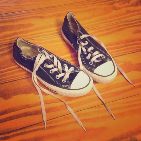 Black low top converse