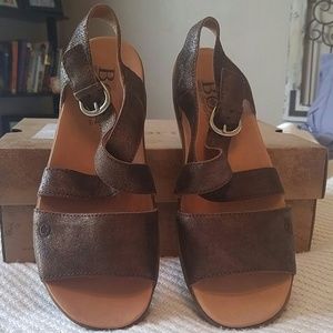 Born sandals