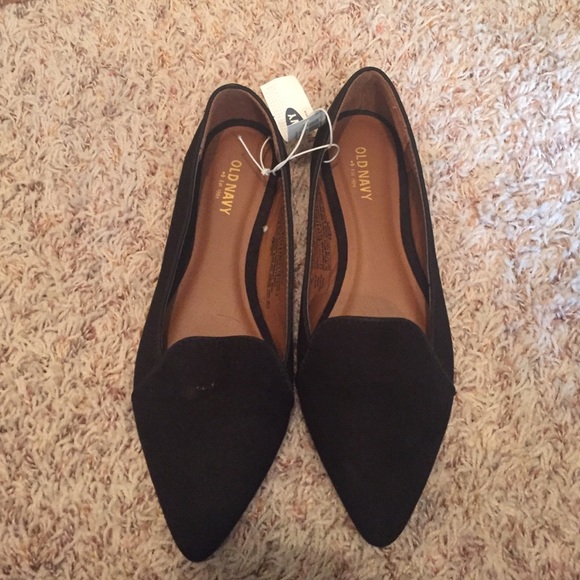 Pointed toe black flats