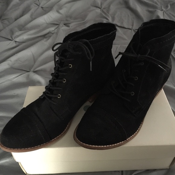 Dolce Vita lace up Ankle boots size 7