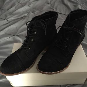 Dolce Vita lace up Ankle boots size 7