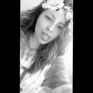 Meet your Posher, Chloe