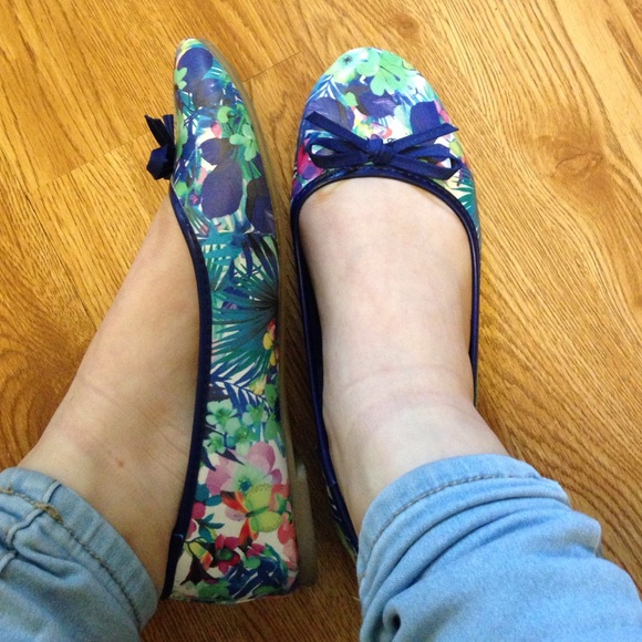 SO floral print flats