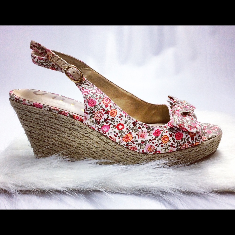 Floral Straw Wedges Sz 6