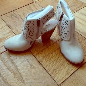 Sole Society Laser Cut Block Heels Sz 6.5