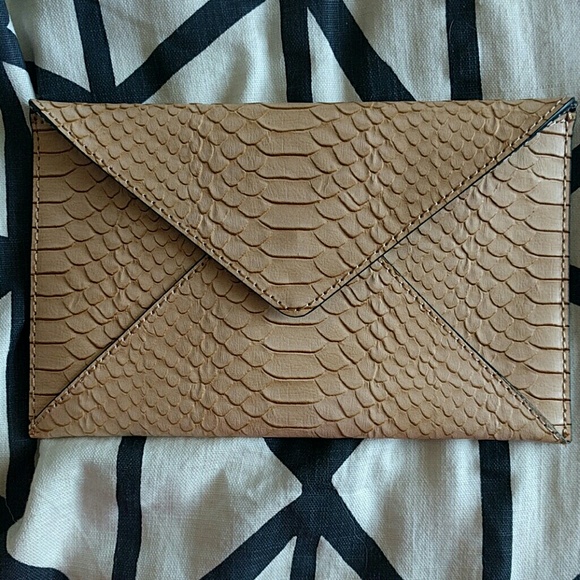tan clutch