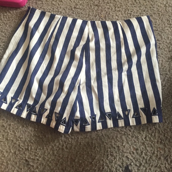 Striped shorts - Picture 2 of 2