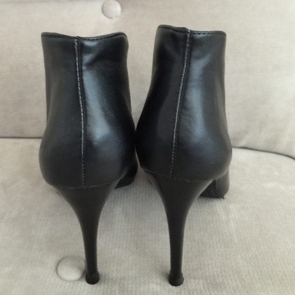 Fergie Brand Black Leather Booties - Picture 3 of 4