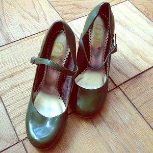 Hunter Green Patent Mary-Janes Sz 6.5