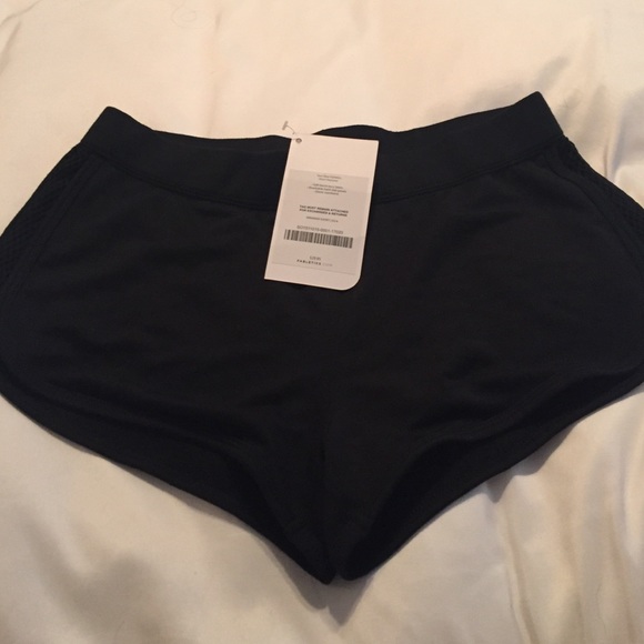 NWT-Fabletics Miramar Shorts size XS/4 Black