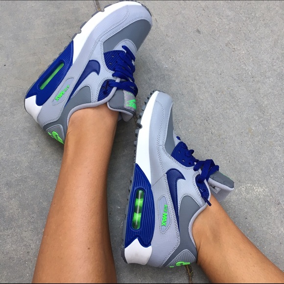 Nike Shoes - NWOB size 6y / 7.5 women NIKE AIR MAX 90