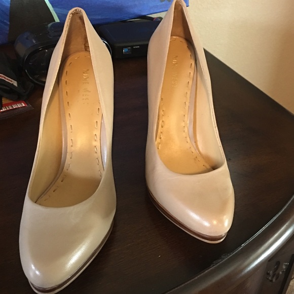 Nine West Nude heels - Picture 1 of 4