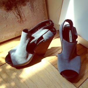 Grey Suede Block-Heeled Platform beauties Sz 6.5