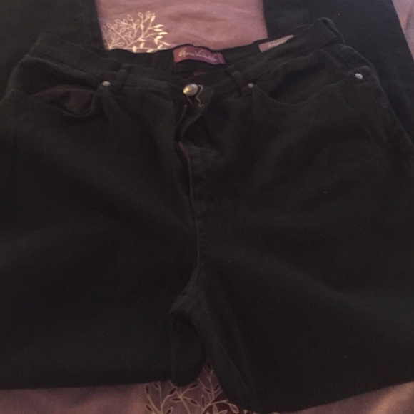Black Gloria Vanderbilt jeans