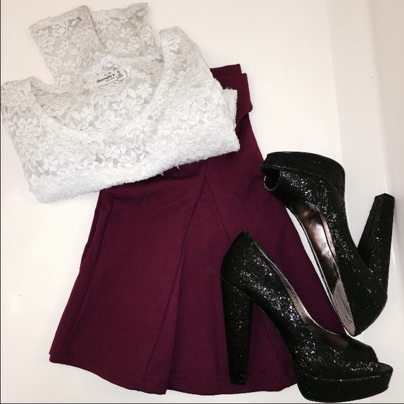 Maroon skater skirt - Picture 2 of 4