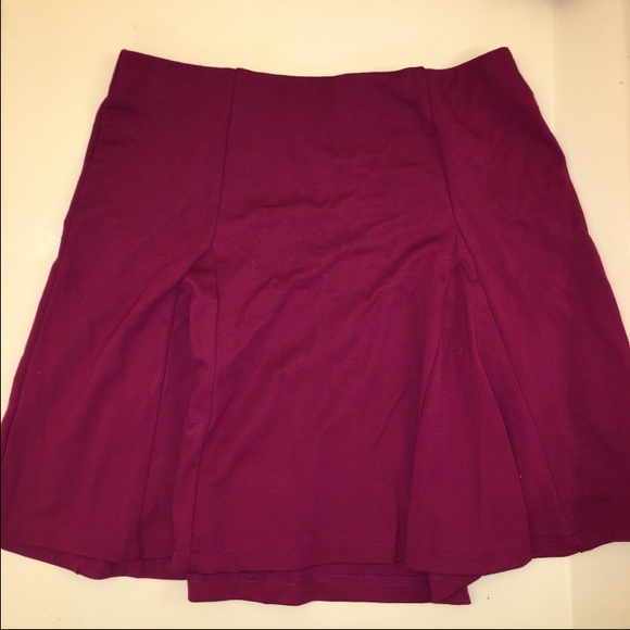 Maroon skater skirt - Picture 4 of 4