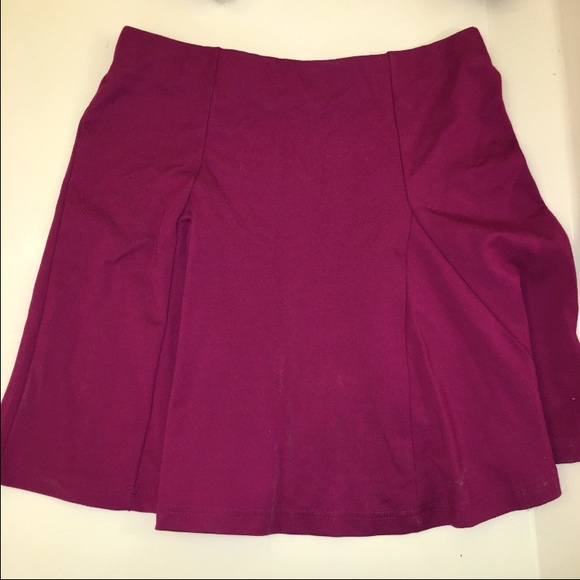 Maroon skater skirt - Picture 3 of 4