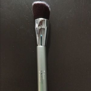 IT Cosmetics No. 115 Airbrush Complexion Brush