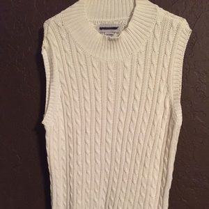 Cable knit sleeveless sweater