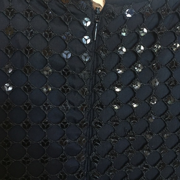 Elegant little black dress great for the holiday - Picture 4 of 4