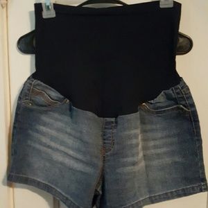 Maternity shorts