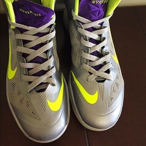 Young Men's Nike Zoom Hyper Fuse sz 8 1/2