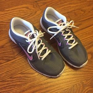 Nike size 7 sneakers