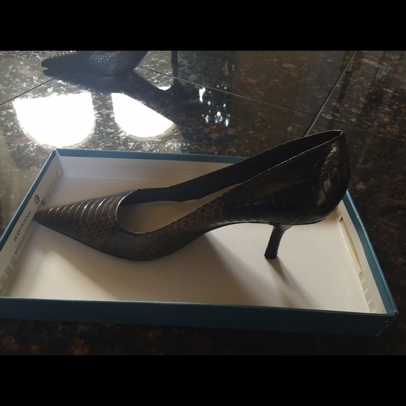 Nine West snake leather pumps