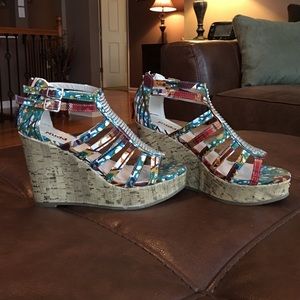 Mudd Wedge Multicolor Zip Back