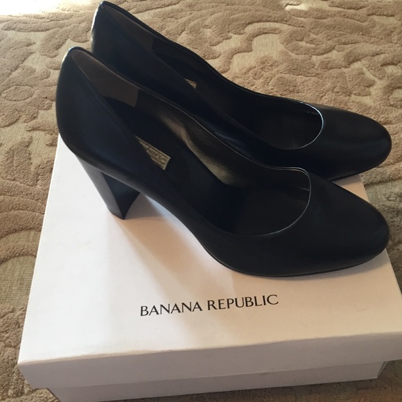 Banana Republic Black Leather Pump