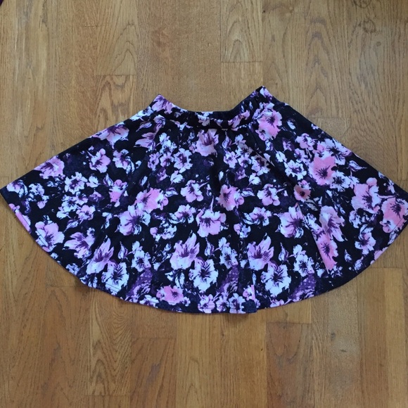 SOLD 💅HOST PICK💅Black, Pink, and Purple Skirt - Picture 2 of 3