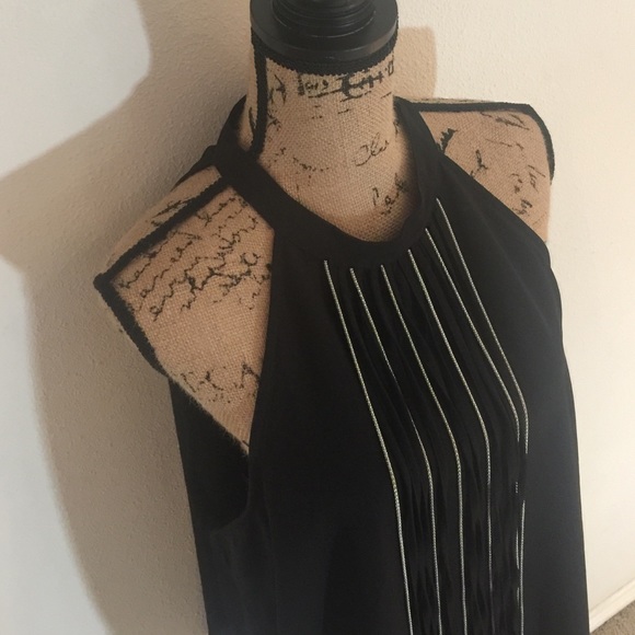 Cute Sleeveless Fringe Blouse - Picture 2 of 3