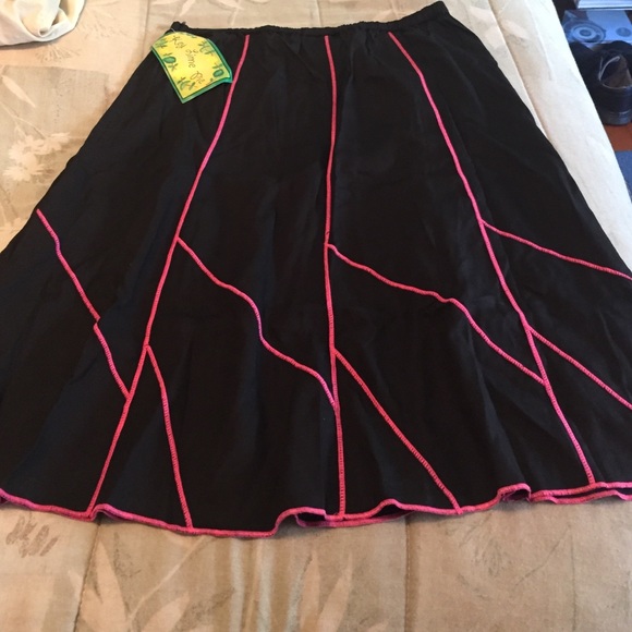 Dresses & Skirts - ⭐️SALE⭐️Black/Pink A-Line Skirt-Medium