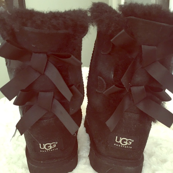 Kids UGG Bailey Bow in Black size 4