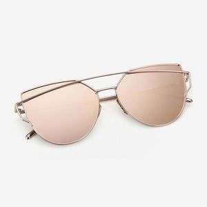 Cat eye sunglasses  🕶