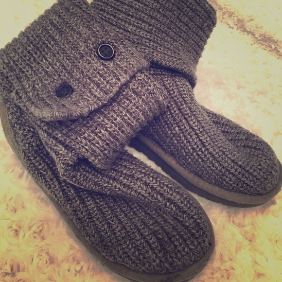 Youth UGG Cardy size 2 in grey