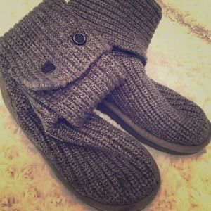 Youth UGG Cardy size 2 in grey