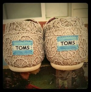 Classic Gold Glitter Crochet TOMS size 8
