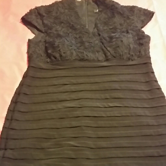 Dress - Picture 3 of 3