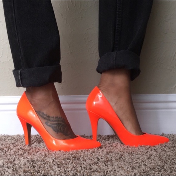 BCBG Shoes - BCBG Pumps