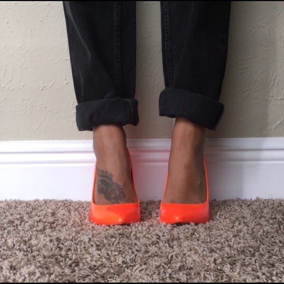 BCBG Pumps - Picture 3 of 3