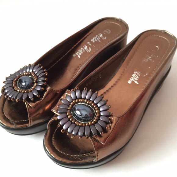 Brown Floral Helens Heart Wedge