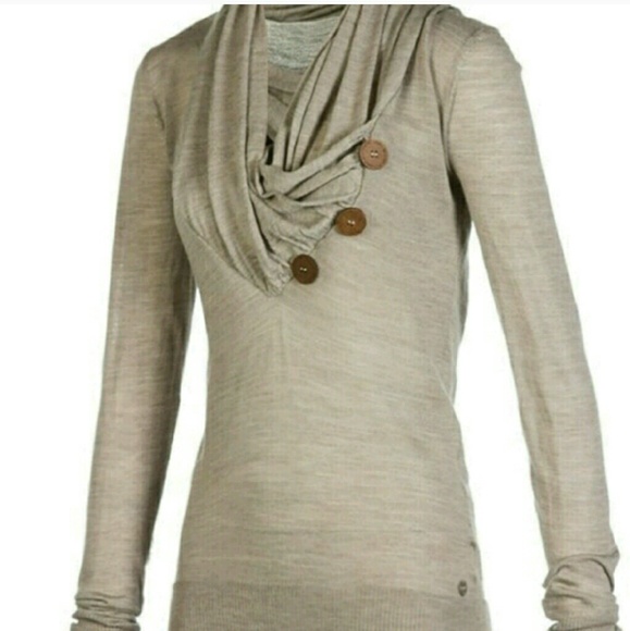 Light weight V-neck sweater